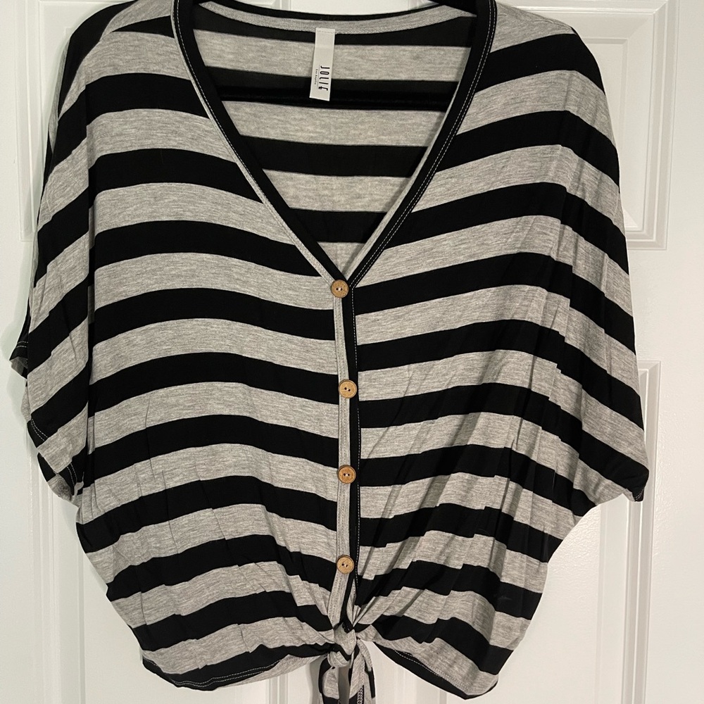 Jolie LA Button-Up Top